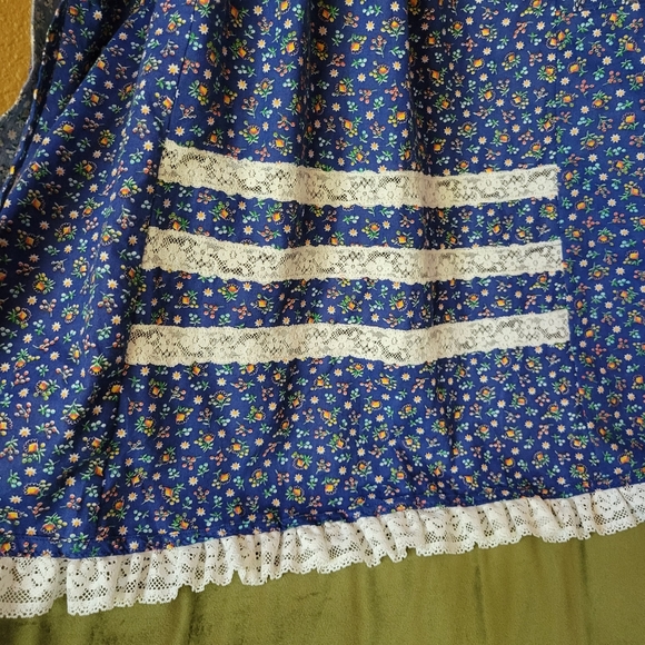 Homemade Floral Apron - Picture 2 of 7